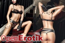 Bikini-Set mit rosafarbenen Applikationen - M/L